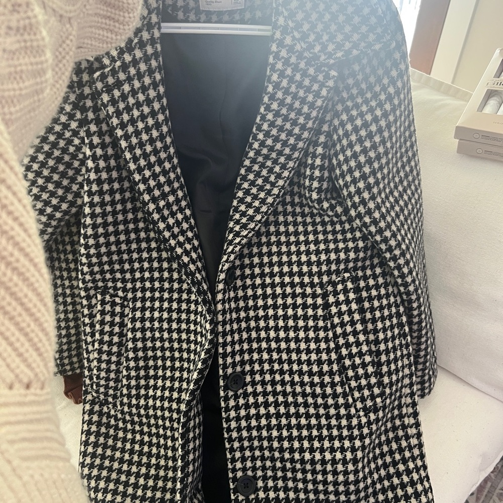 Abercrombie & Fitch Black and White Houndstooth Jacket